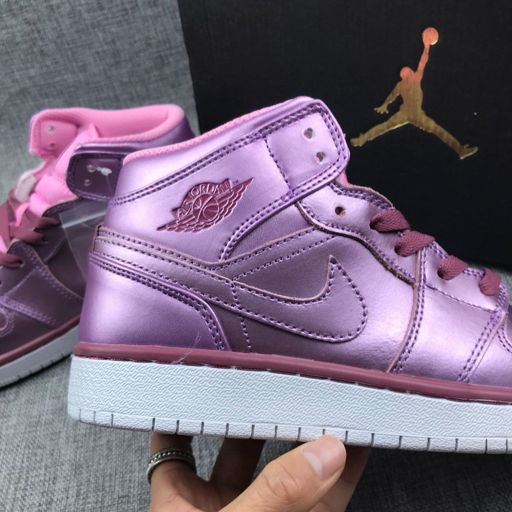 Sneakers Pink Rose - Jordan 1 Mid AV5174-640 - product image from the listing.