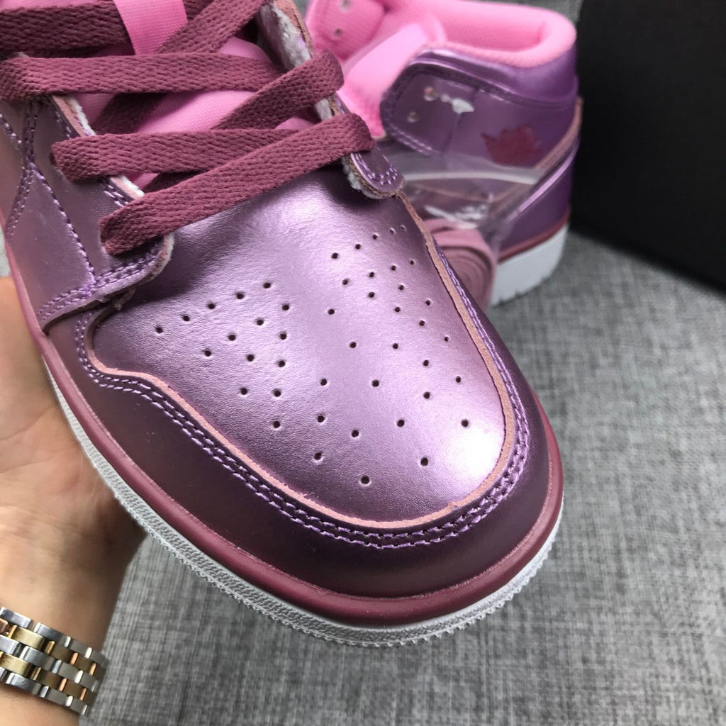 Sneakers Pink Rose - Jordan 1 Mid AV5174-640 - product image from the listing.