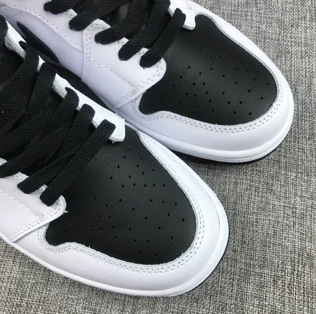 Jordan 1 Mid Reverse Black Toe Sneakers in Black and White BQ6472-101 - product image from the listing.