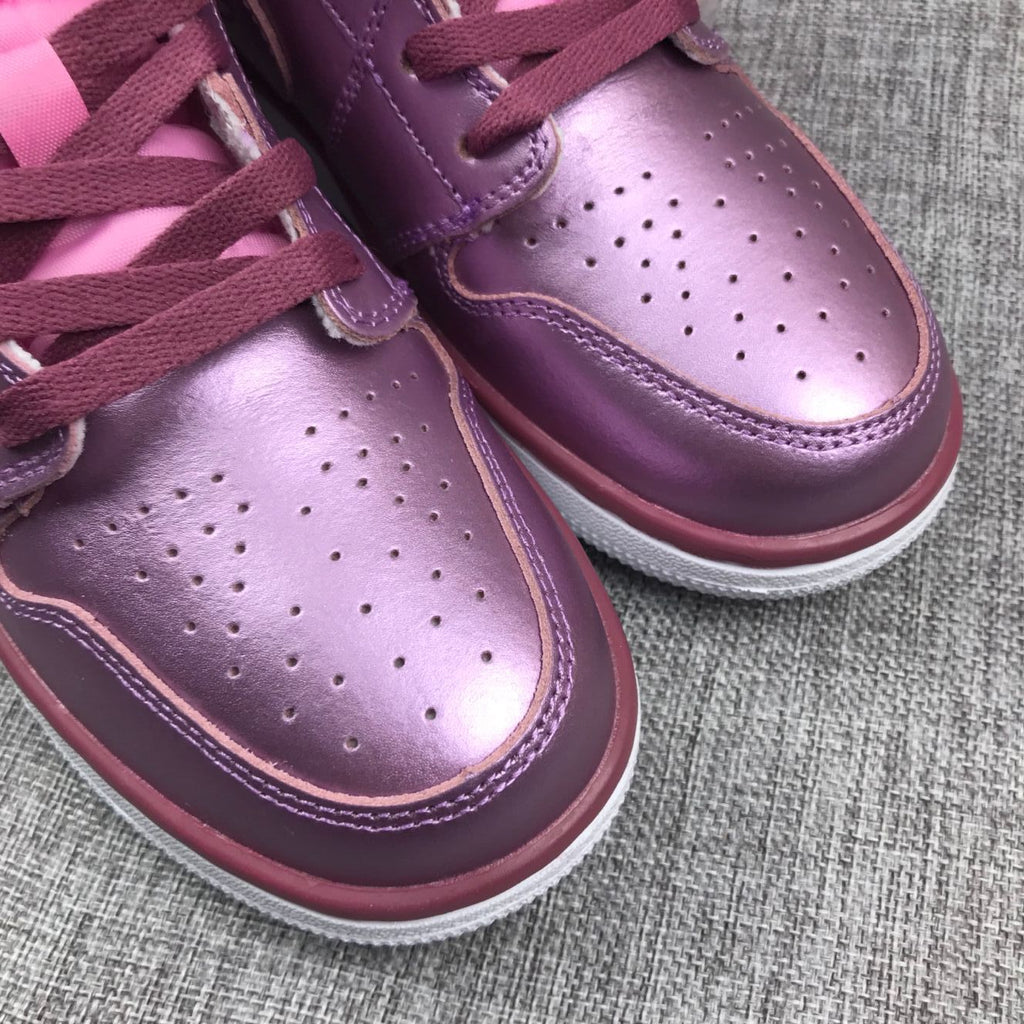 Sneakers Pink Rose - Jordan 1 Mid AV5174-640 - product image from the listing.