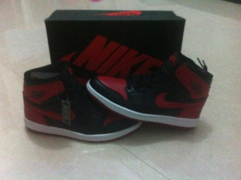 Men's Jordan 1 High Black Red Basketball Shoes 555088-123 - product image from the listing.