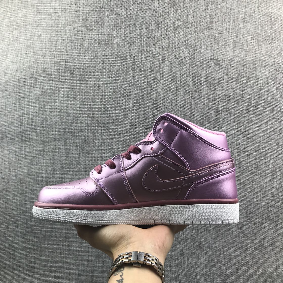 Sneakers Pink Rose - Jordan 1 Mid AV5174-640 - product image from the listing.