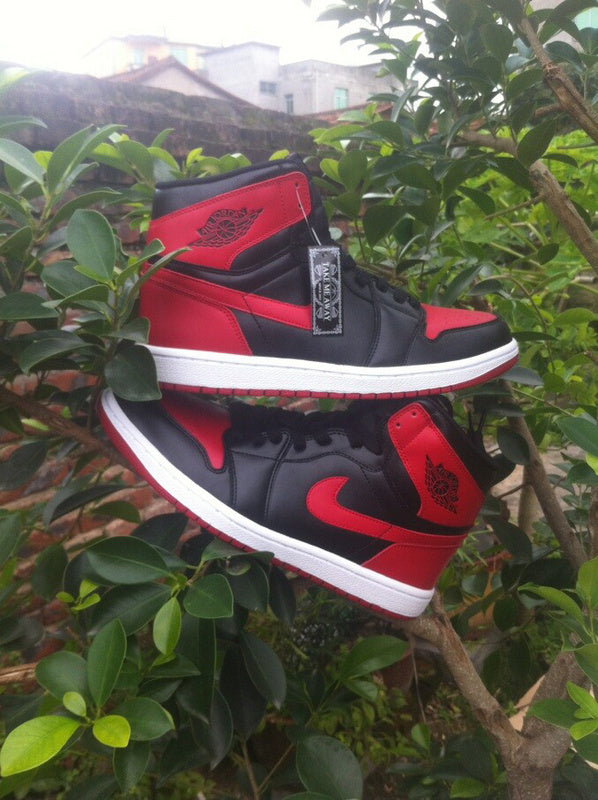 Men's Jordan 1 High Black Red Basketball Shoes 555088-123 - product image from the listing.