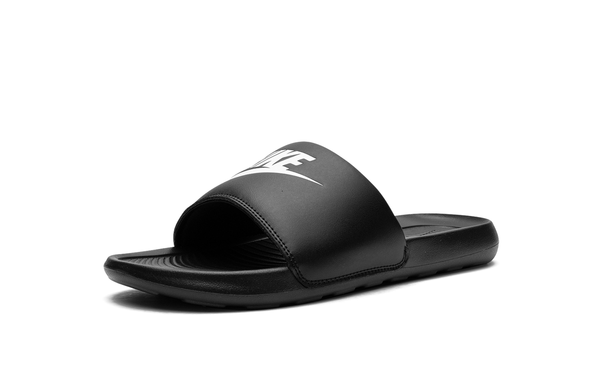 "Black White" Victori One Slide CN9675 002 - product image from the listing.