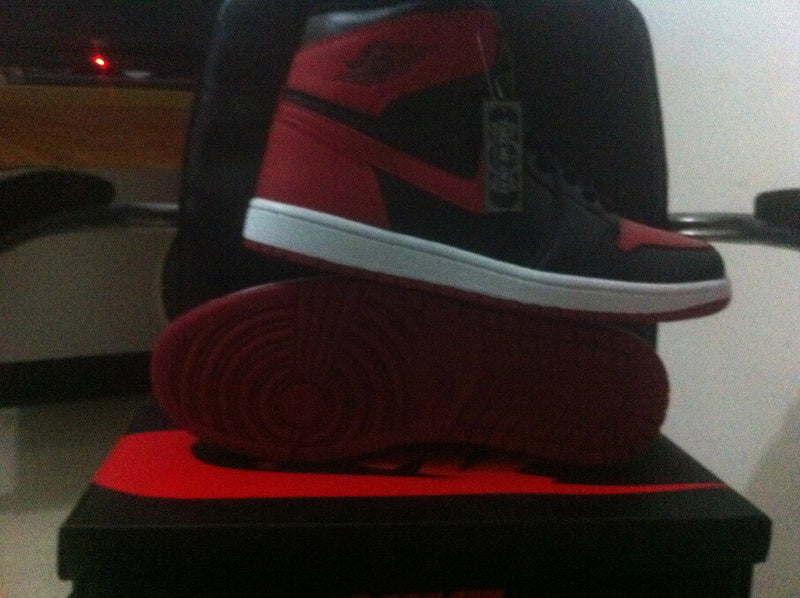 Men's Jordan 1 High Black Red Basketball Shoes 555088-123 - product image from the listing.