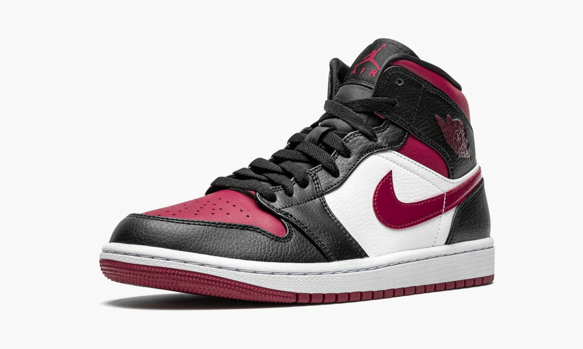 "Bred Toe" Air Jordan 1 Mid - product image from the listing.