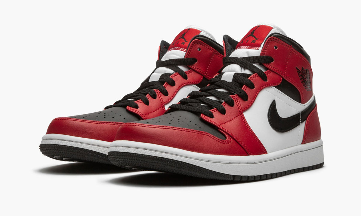 "Chicago Black Toe" Air Jordan 1 Mid - product image from the listing.
