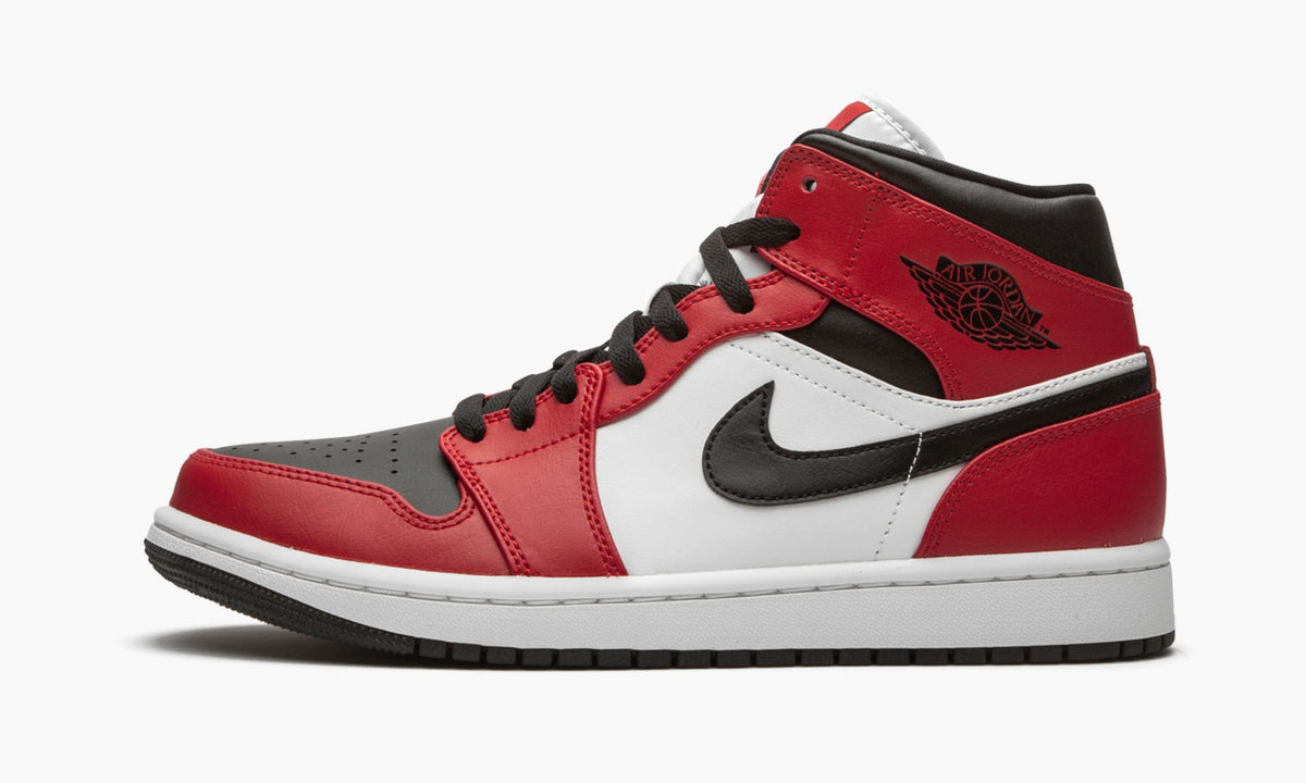 "Chicago Black Toe" Air Jordan 1 Mid - product image from the listing.