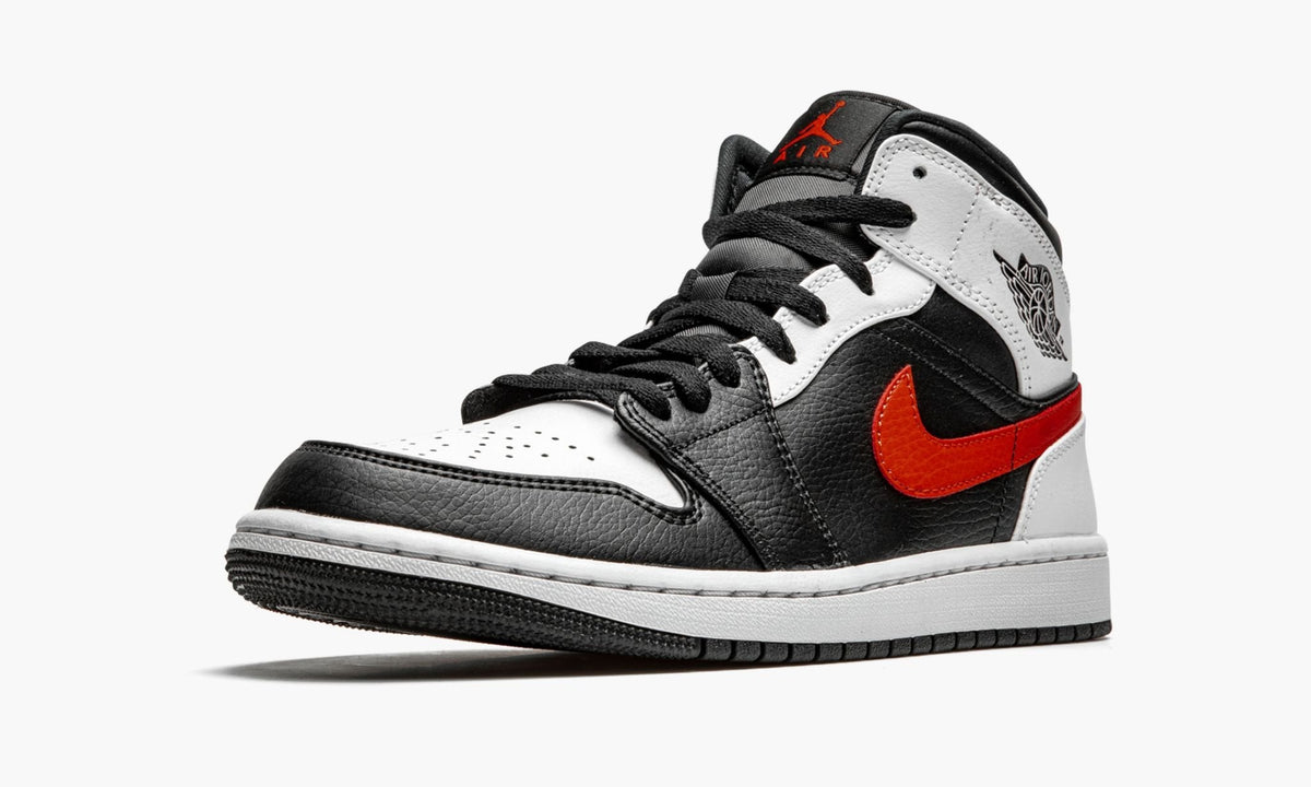 "Chile Red" Air Jordan 1 Mid - product image from the listing.