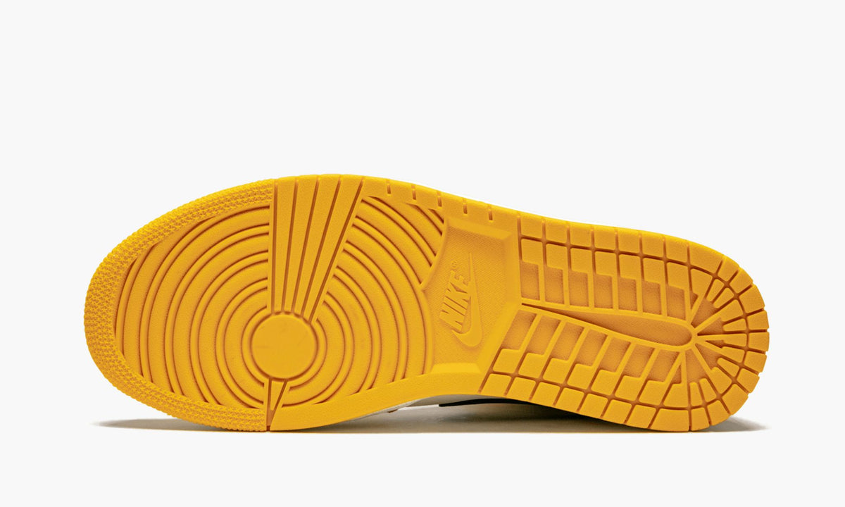 Lakers - Air Jordan 1 Mid SE - product image from the listing.