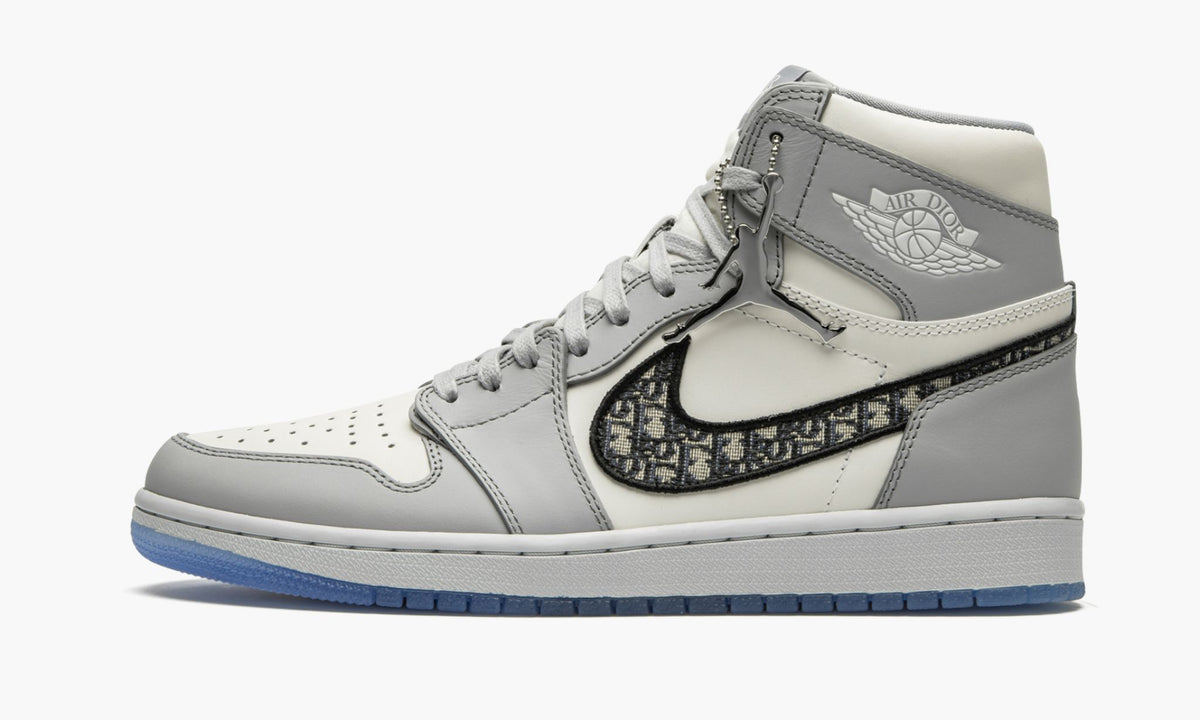 "Dior" Air Jordan 1 Retro High - product image from the listing.