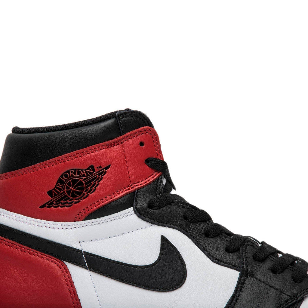 "Black Toe" Air Jordan 1 Retro High OG 2016 555088-125 - product image from the listing.