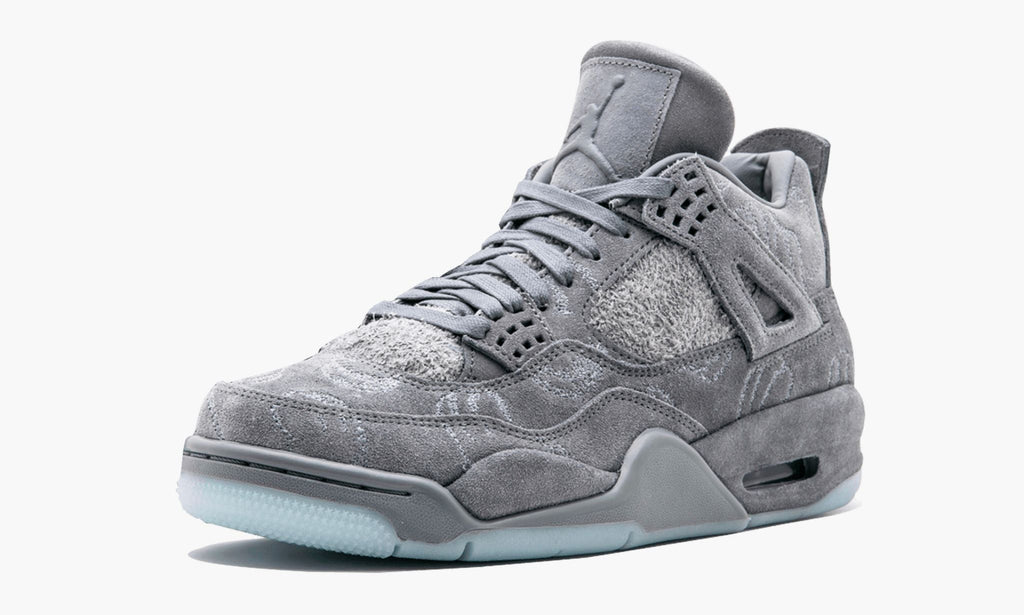 "KAWS" Air Jordan 4 Retro Kaws - product image from the listing.