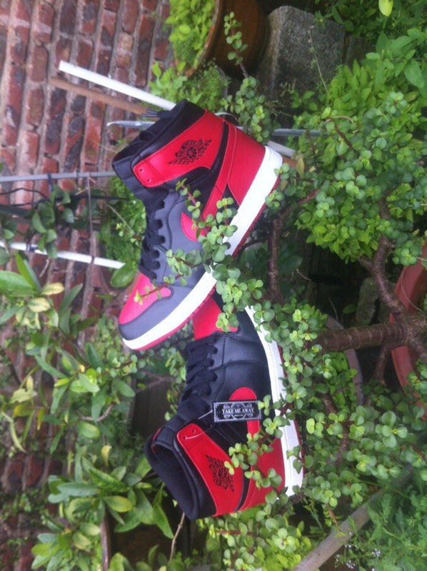 Men's Jordan 1 High Black Red Basketball Shoes 555088-123 - product image from the listing.