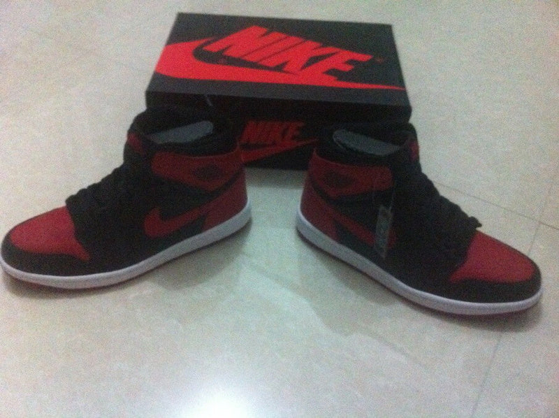 Men's Jordan 1 High Black Red Basketball Shoes 555088-123 - product image from the listing.