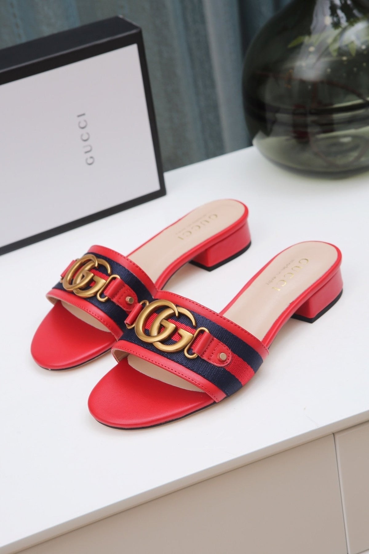slides by Gucci - product photo shown in the listing for this item.