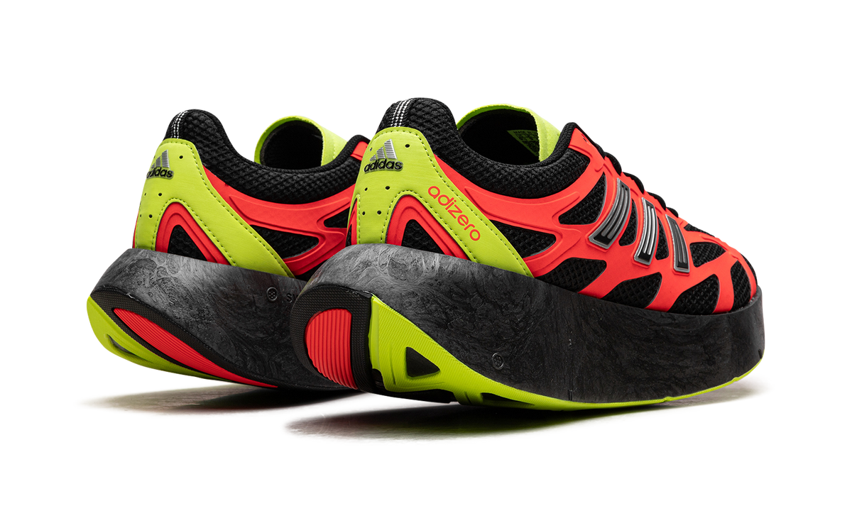 "Carbon Black Solar Red" Adizero Aruku JH5692 - product image from the listing.