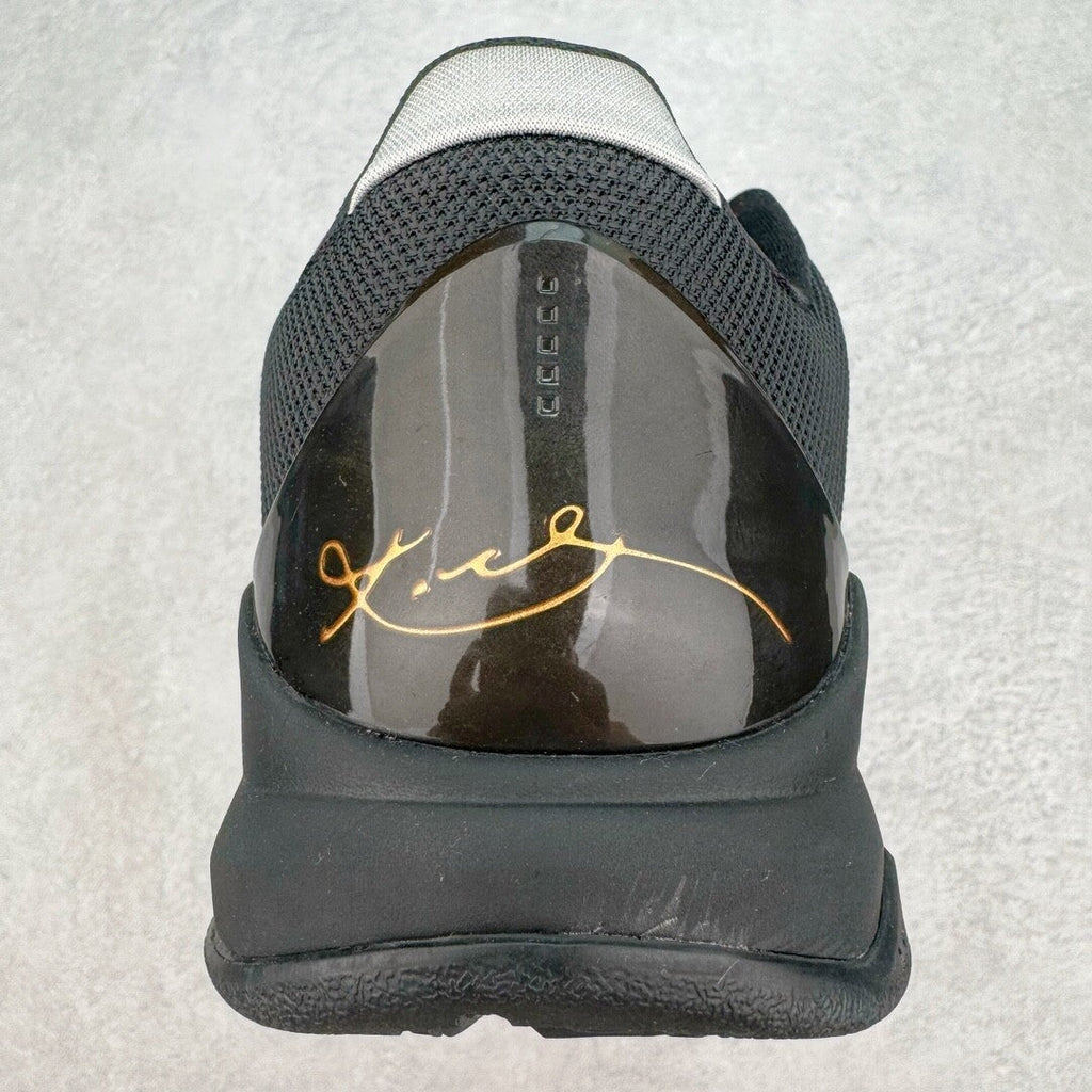 "BlackOut" NK Zoom Kobe V5 2010 Black 386429-003 Size 6.5-14 - product image from the listing.
