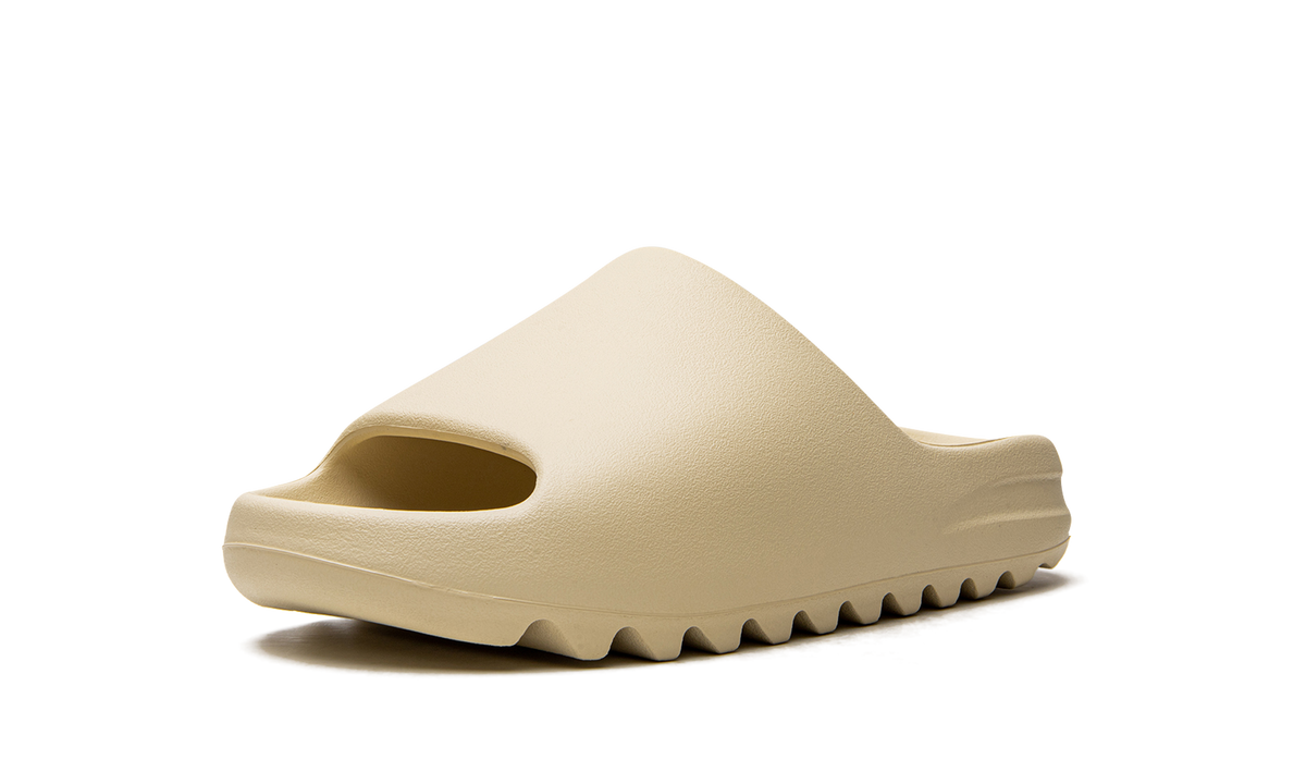"Bone 2022" Yeezy Slide FZ5897 - product image from the listing.